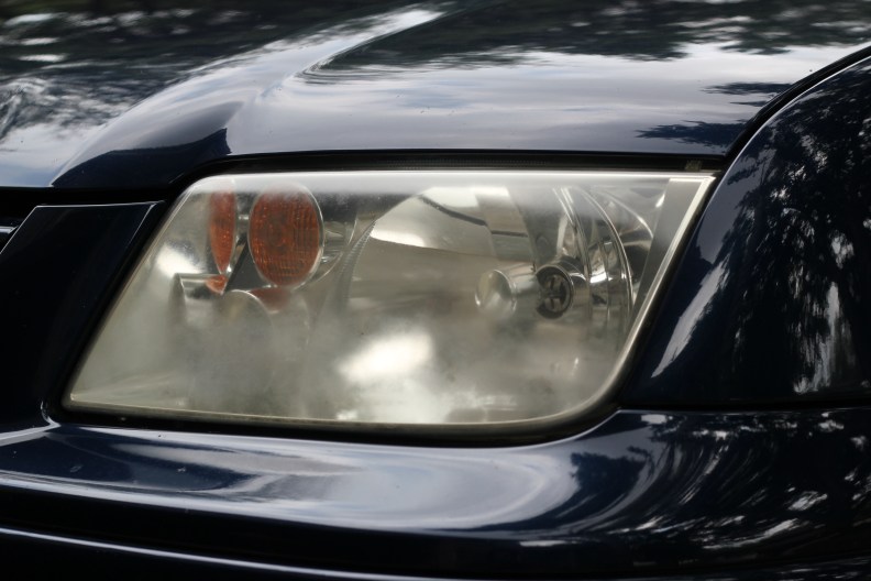 Clean Headlight